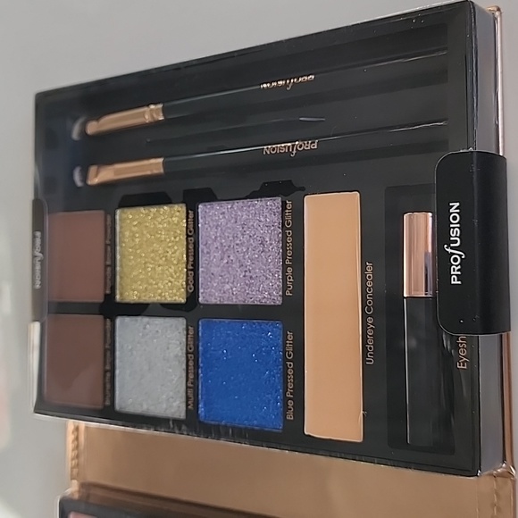 Profusion Eye shadow pallet - Picture 6 of 8